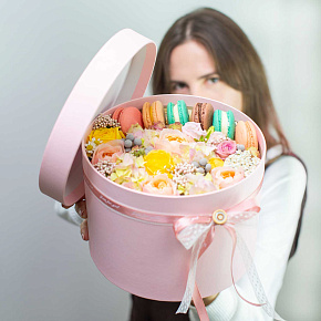 Коробочка с макаронсами "Красивые вкусности"