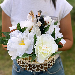 Композиция с конфетами  "Жених и Невеста"