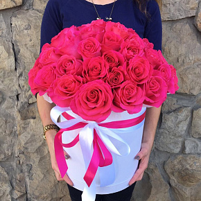 Шляпная коробка с 51 Голландской розой "Пинк Флойд"