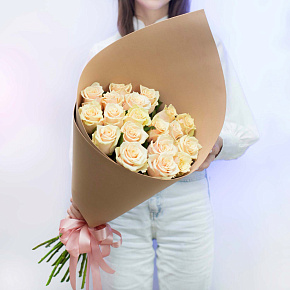 Букет из 19 роз "Таллея" 60 см