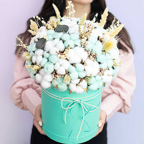 Шляпная коробка "Хлопковые облака"