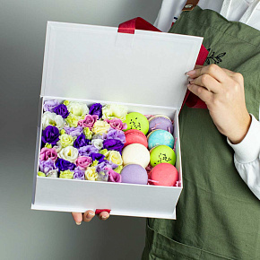 Коробочка с макарунсами "Love"