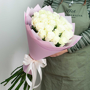 Букет 25 белых роз "Мондиаль" 80 см