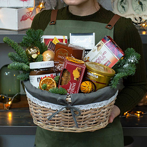 Корзина "Рождественские сладости"