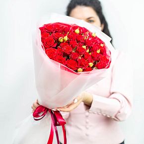 Букет из кустовых роз "Мирабель"