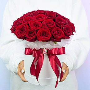 29 красных роз в шляпной коробке