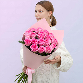 Букет из 19 розовых роз "Ревиваль"