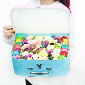 Чемоданчик с макарунсами №2